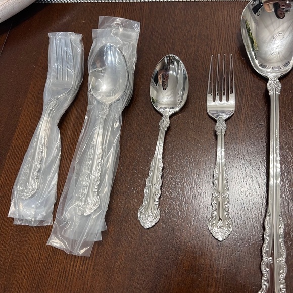 Reed & Barton stainless steel serving utensils set for 6 people, 27 pieces - Picture 2 of 6